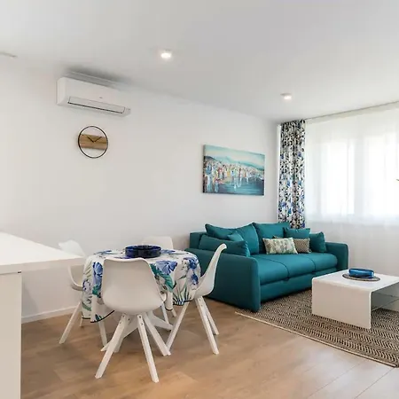 Relax & Recharge Sea View Апартаменти